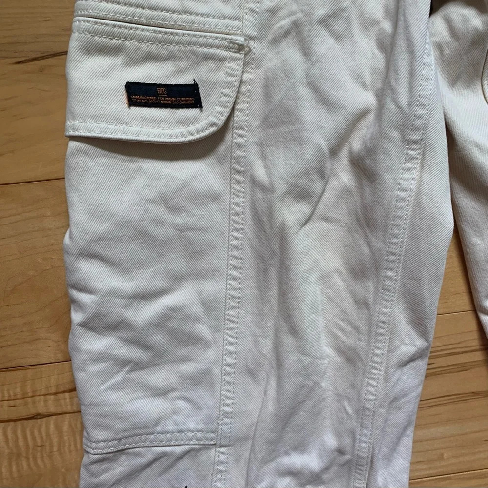BDG Cream High-Rise Cargo Joggers - Picture 4 of 8
